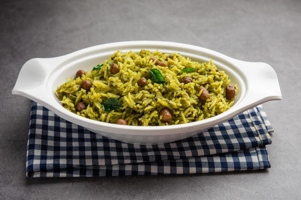 Experience the Nutritious and Delicious Palak Khichdi with EatFit.com!